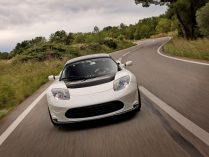 La calandre de la Tesla Roadster en gris