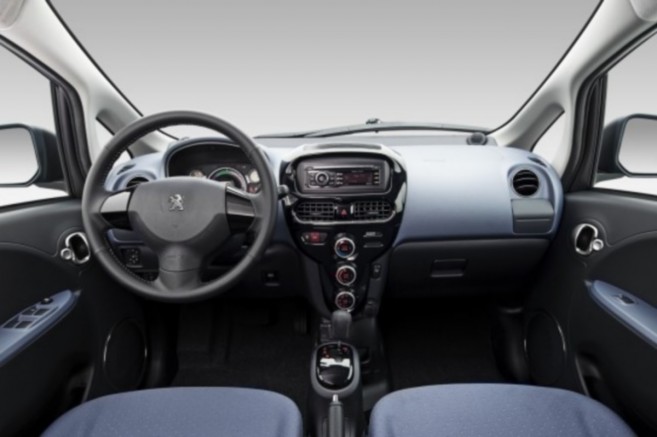 La Peugeot iOn peut accueillir jusqu'à 4 passagers