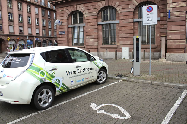 La place pour la recharge d'une voiture électrique