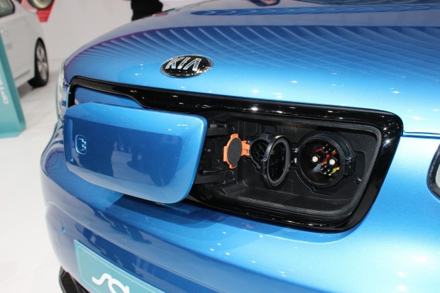 Le KIA Soul EV se recharge sur une prise de type 1 ou CHADEMO