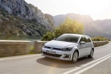 vw-golf-gte-2017-0004