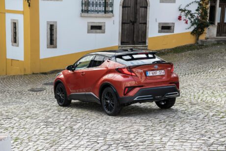 Le C-HR est équipé d'une assistance qui guide la voiture pour la garer en marche arrière