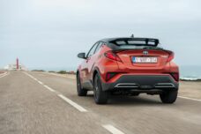 Toyota C-HR SUV hybride 2