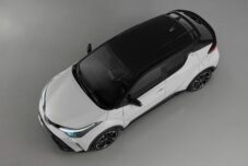 Le Toyota C-HR GR Sport peut être choisi dans neuf combinaisons de couleurs bicolores
