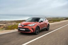 Toyota C-HR SUV hybride 5