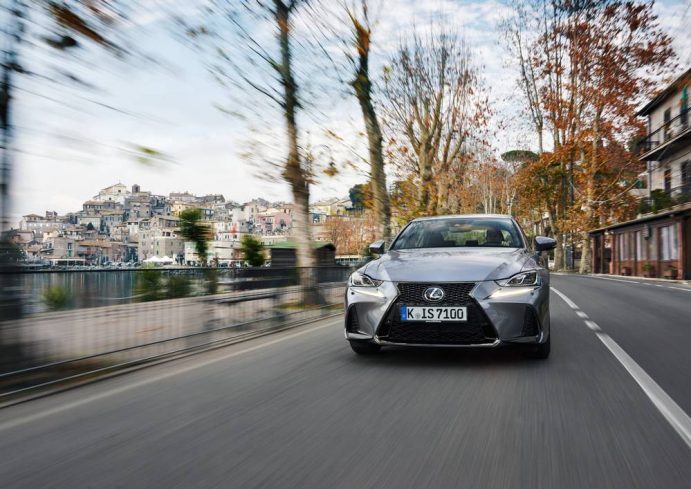 lexus-is-300h-2017-0003