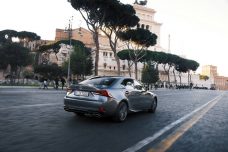 lexus-is-300h-2017-0011