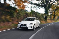 lexus-is-300h-2017-0026