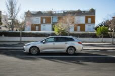 La capacité du réservoir de la Corolla break est de 43 l