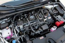 Deux versions de motorisation au choix : 1.8 l ou 2.0 l associé à un moteur électrique