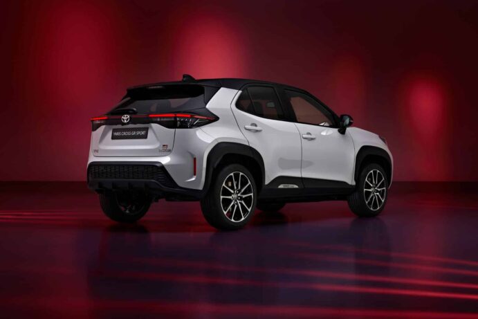 Toyota Yaris Cross SUV hybride 25