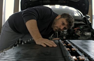 A contresens : Marc Muller explique son film explosif sur la voiture électrique