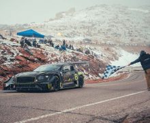 Bentley s’illustre à Pikes Peak avec du carburant synthétique