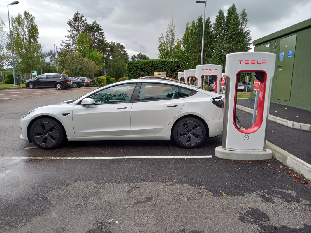 borne de recharge superchargeurs tesla