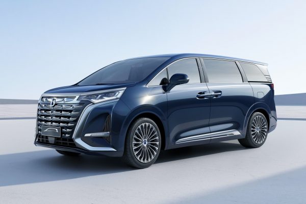 Le monospace électrique BYD Denza D9 présenté au Salon de Munich 2023