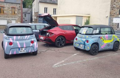 Insolite : quand une Kia EV6 soutient 2 Citroën Ami en les rechargeant avec le V2L