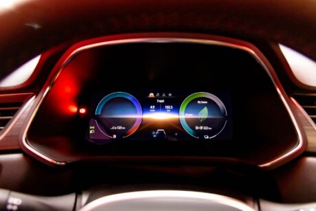 Les versions haut de gamme de l'ASX reçoivent le Digital Driver Display, écran d'instrumentation numérique de 10 pouces