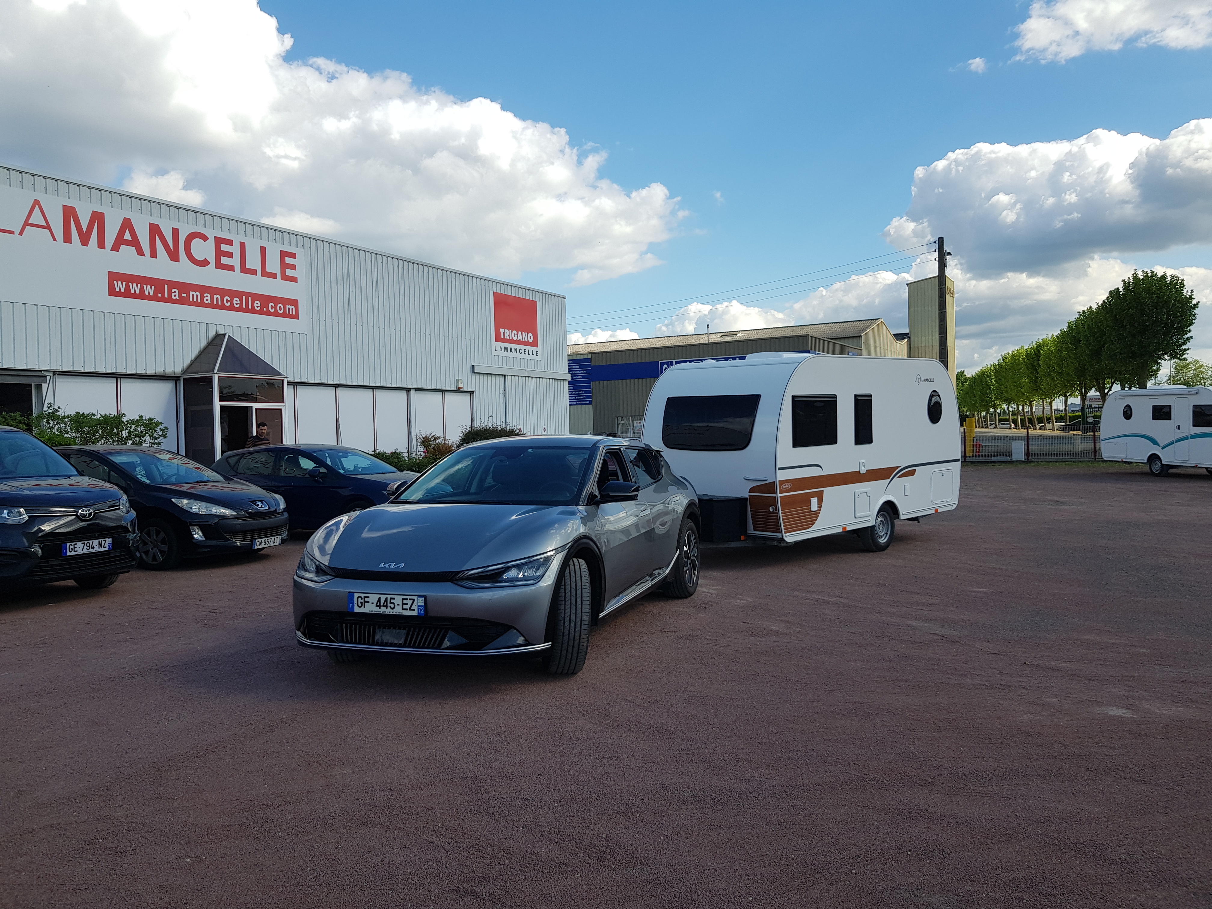 Témoignage – Thierry : « Partir en vacances en caravane avec une voiture électrique, c’est possible ! »