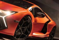 Lamborghini Revuelto 8