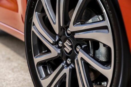 La monte de pneus de la Suzuki Swift par finition : 175/65R15 en Avantage et 185/55R16 en Privilège et Pack