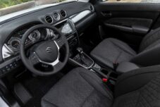 Le système multimédia avec écran 7 pouces est de série sur le Vitara hybride, il est compatible avec Andoid Auto et Apple Car Play