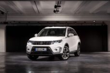 Le poids du Vitara hybride en 4x4 est de 1315 kg et de 1245 kg en version traction