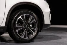 Selon la finition, le Vitara hybride reçoit des jantes de 16 ou 17 pouces