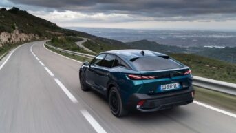 Peugeot annonce une autonomie électrique de 72 km en ville pour sa 408 hybride