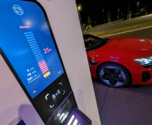 Voyage en voiture électrique : pourquoi la recharge en moins de dix minutes ne vous servira à rien ?