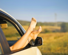 Comment recharger sa voiture électrique à destination pendant les vacances ?