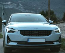 Témoignage – Christophe a choisi une Polestar 2 avec caravane Mink pour une vie plus authentique